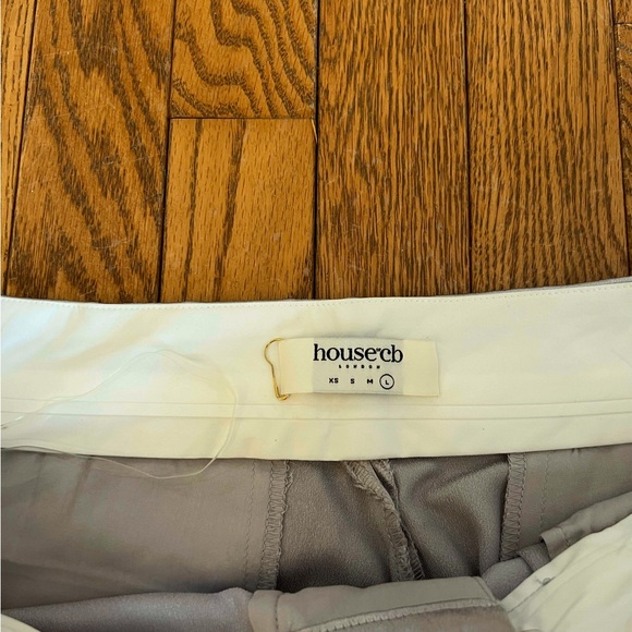 NWOT HOUSE OF CB 'Alivia' Grey Satin Trousers size large - Picture 4 of 5